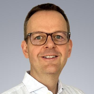 Arndt Hoffmann Headshot.jpg